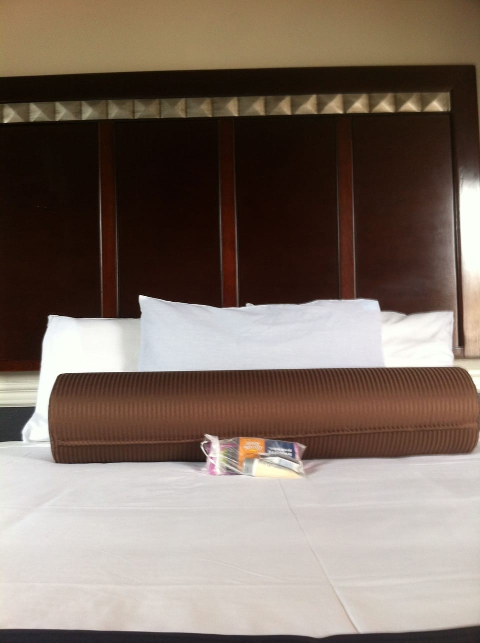 One queen bed non smoking | Premium bedding, iron/ironing board, free WiFi