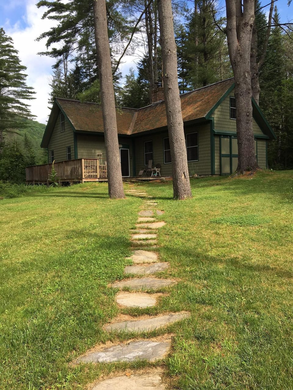 Cabin front yard.  












Cabin and front yard overlooking thr river.
