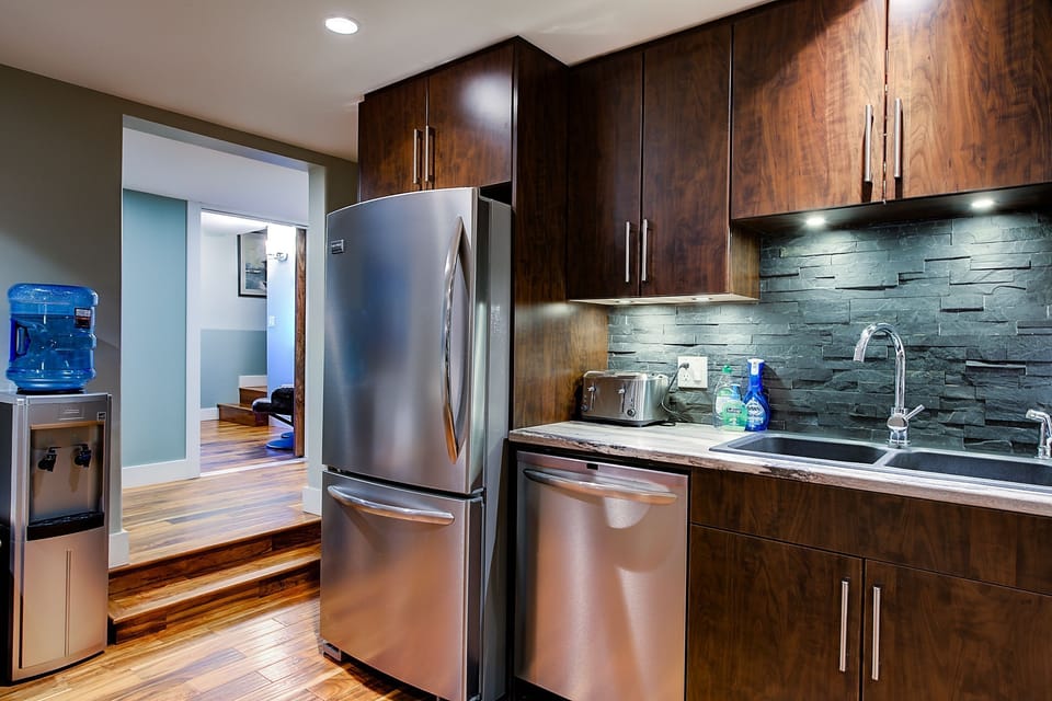 Full kitchen, all you need is here. dishwasher, full fridge, ice maker