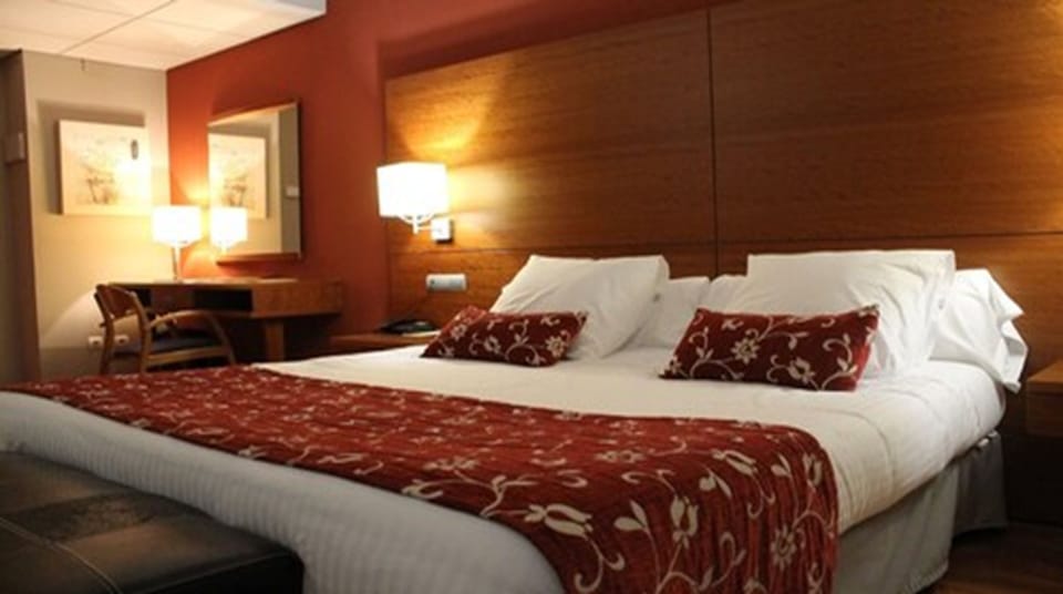 In-room safe, desk, blackout drapes, soundproofing