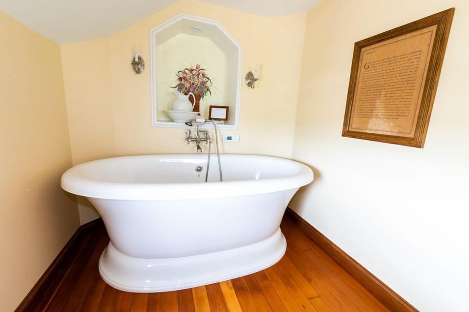 Rosie's Room | Deep soaking bathtub