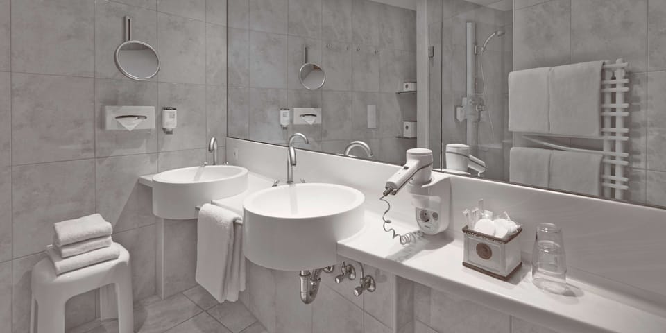 Suite (Nordsee) | Hypo-allergenic bedding, in-room safe, blackout drapes