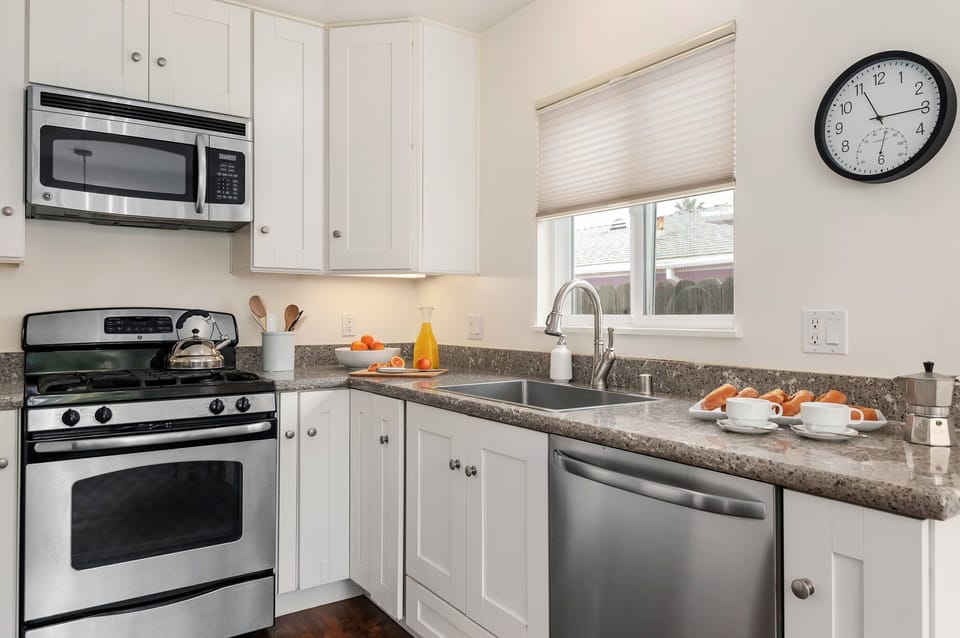 Kitchen with dishwasher