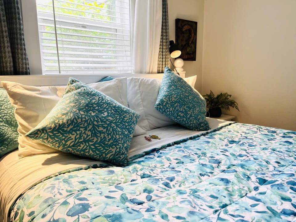Peaceful private Queen bedroom with smart TV