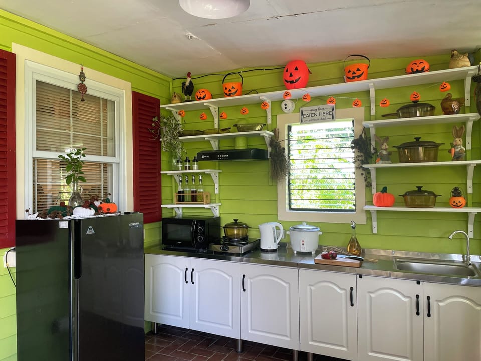 Exclusive House, 5 Bedrooms, Private Pool, Garden Area | Private kitchen | Mini-fridge, microwave, stovetop, rice cooker