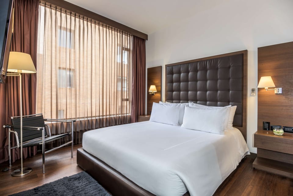 Suite | Minibar, in-room safe, desk, laptop workspace
