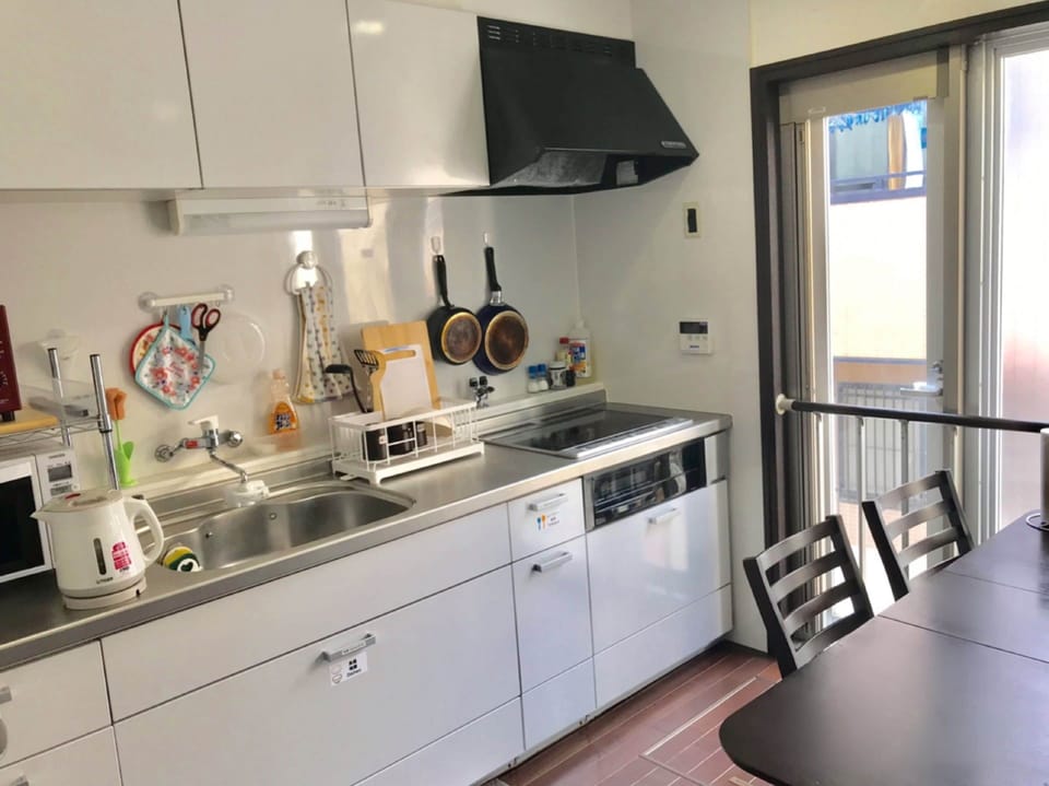 Twin Room | Shared kitchen | Shared fridge, microwave