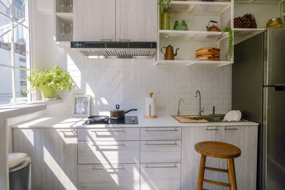Fridge, microwave, stovetop, coffee/tea maker