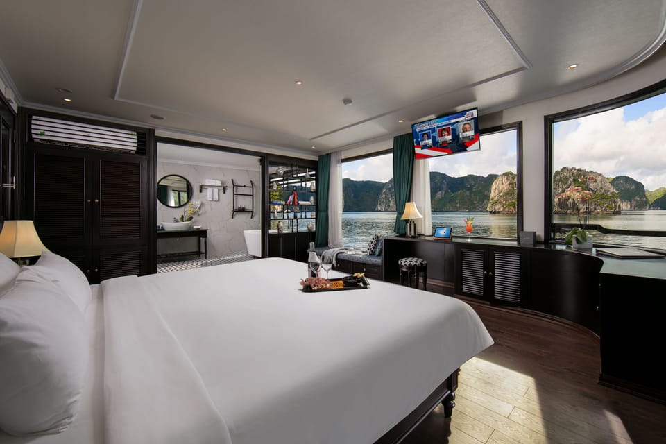 Regal Panorama Suite With Private Terrace, Upper Floor - 2 Days 1 Night | Bathroom | Combined shower/tub, free toiletries, hair dryer, bathrobes