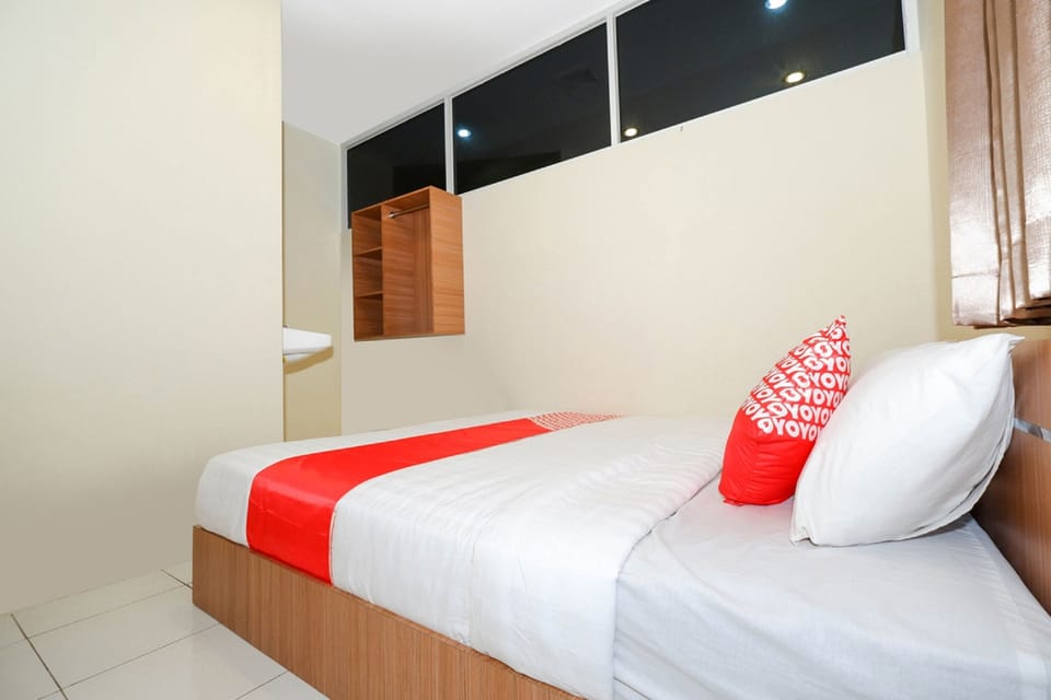 Deluxe Double Room | Desk, WiFi (free), bed sheets