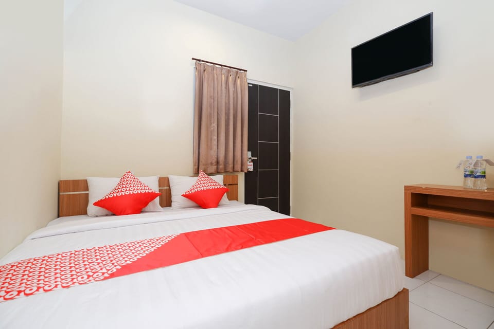 Deluxe Double Room | Desk, WiFi (free), bed sheets