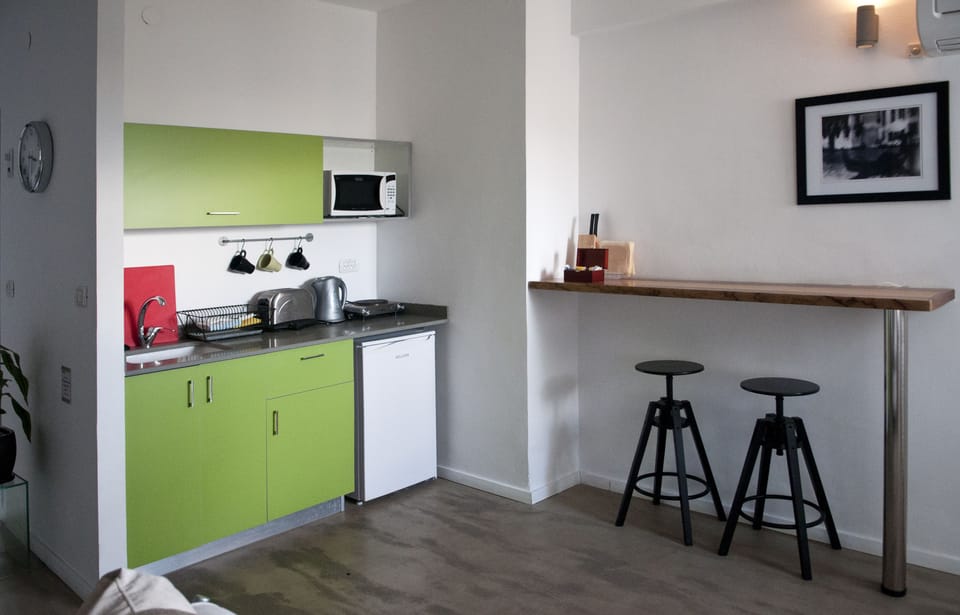 Fridge, microwave, stovetop, coffee/tea maker