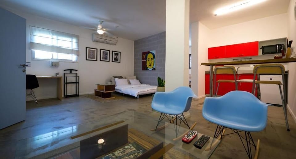 Premium Apartment | Living area | 32-inch flat-screen TV with cable channels, TV
