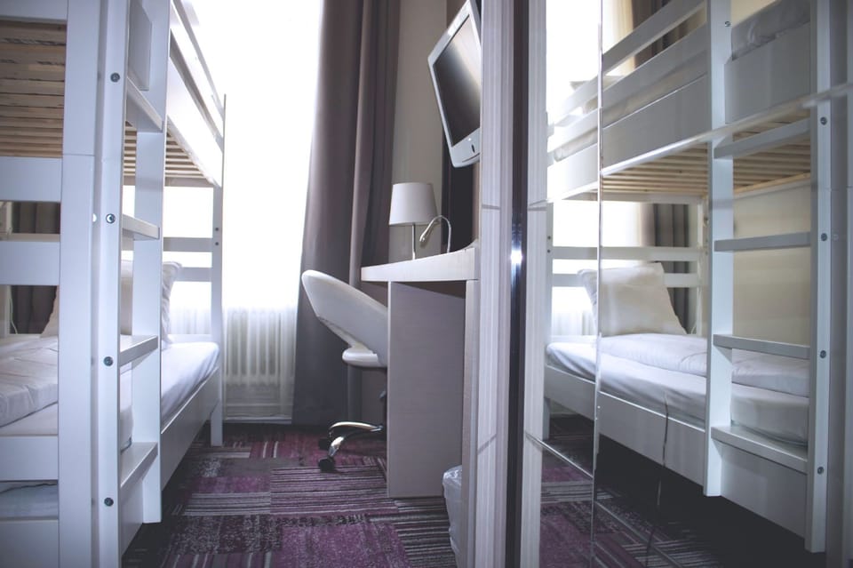 Twin Room | Desk, free WiFi, bed sheets