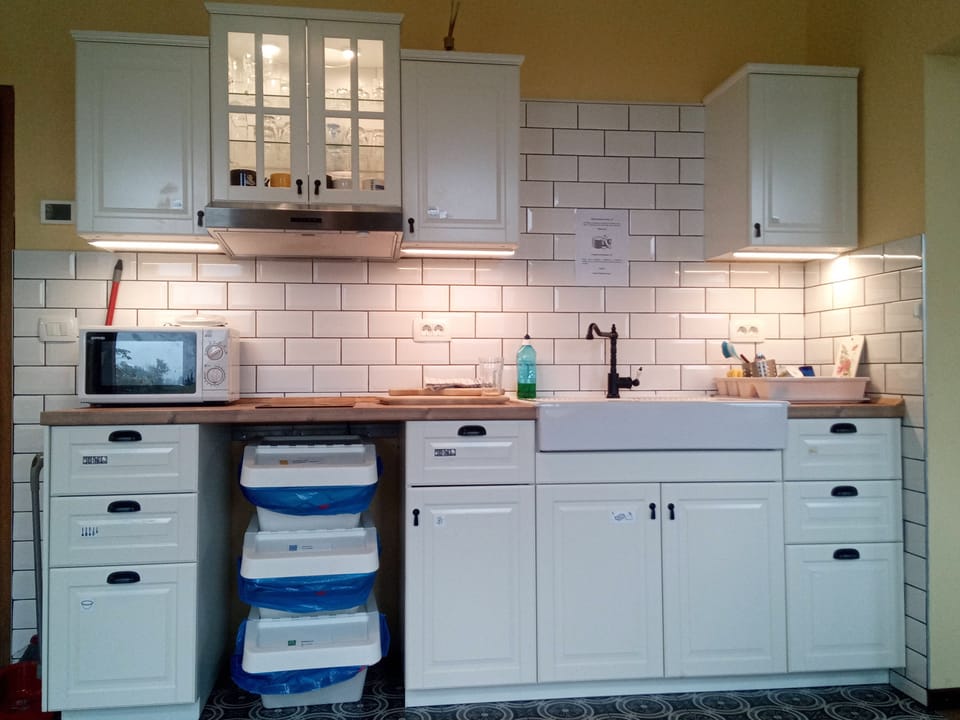 Full-size fridge, microwave, stovetop, electric kettle