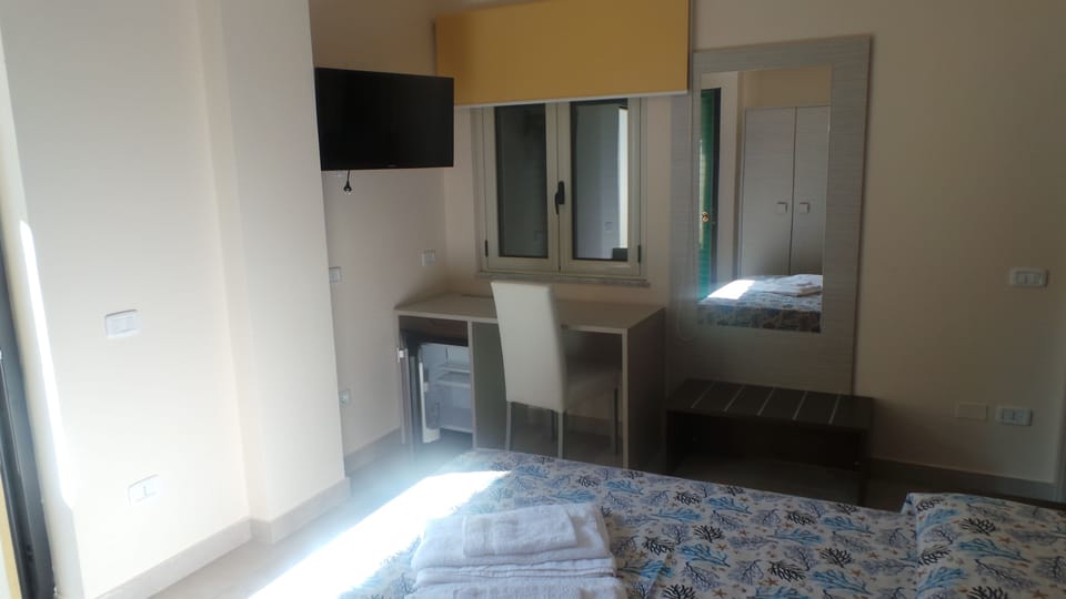Double Room | In-room safe, desk, blackout drapes, free cribs/infant beds