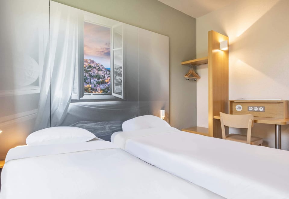 Twin Room, Non Smoking | Desk, soundproofing, free WiFi, bed sheets