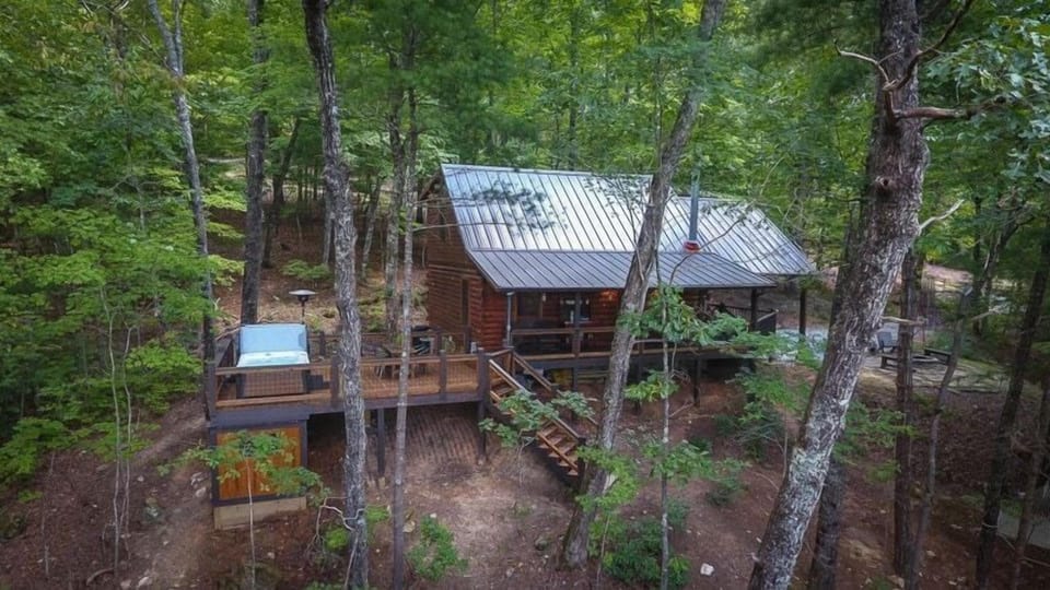 Large view of back of cabin