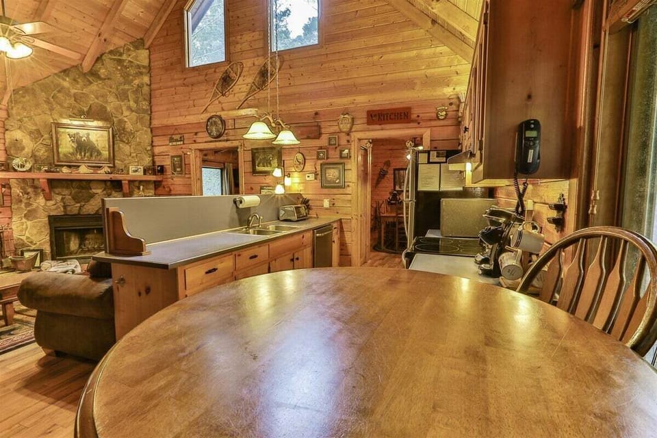 Breakfast nook with seating for 4 off of kitchen