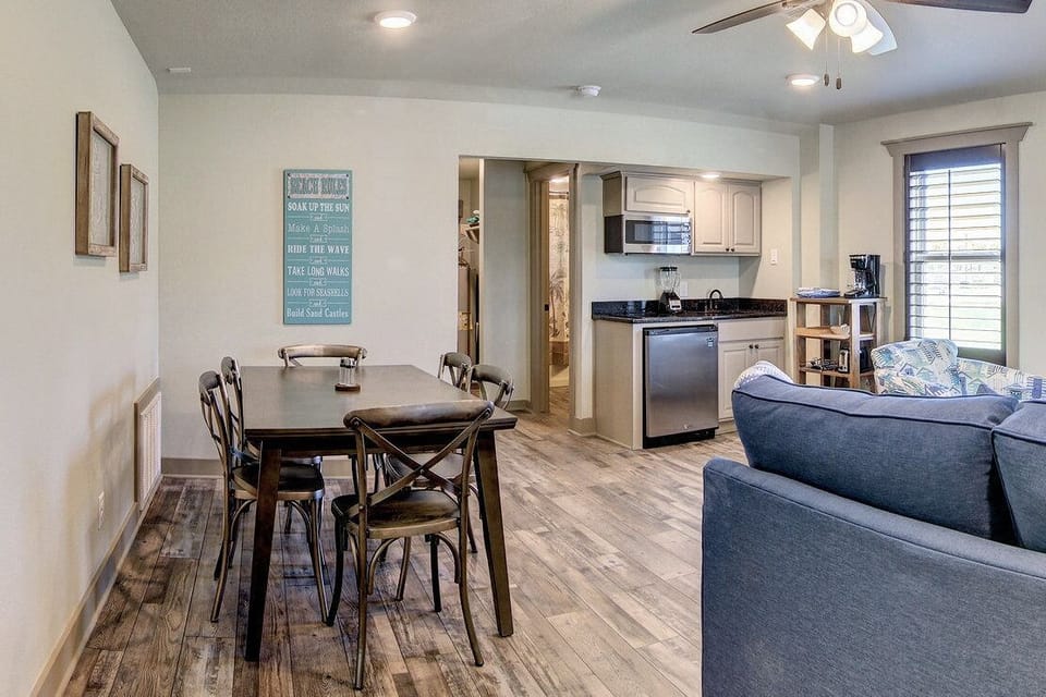 A's Living, dining and kitchenette - A's Dining area with easy access to the gourmet kitchen