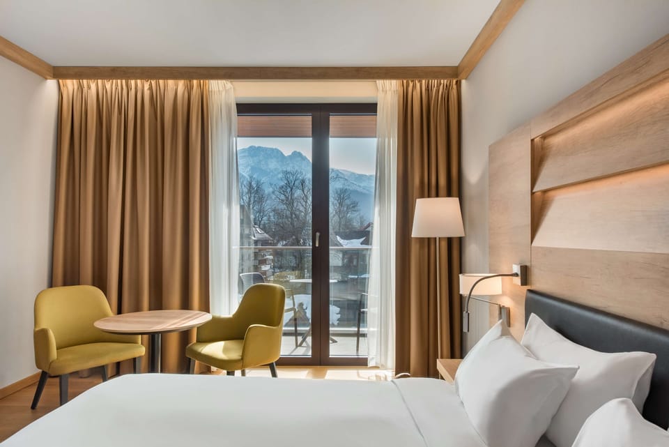 Premium Room, Mountain View | Minibar, in-room safe, desk, iron/ironing board