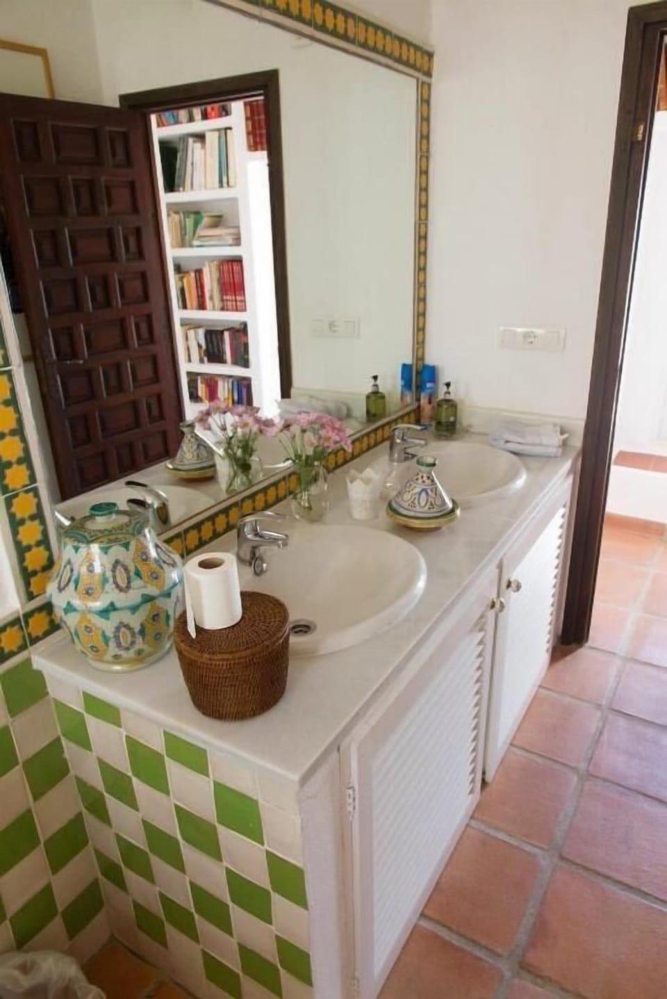 Shower, rainfall showerhead, hair dryer, towels