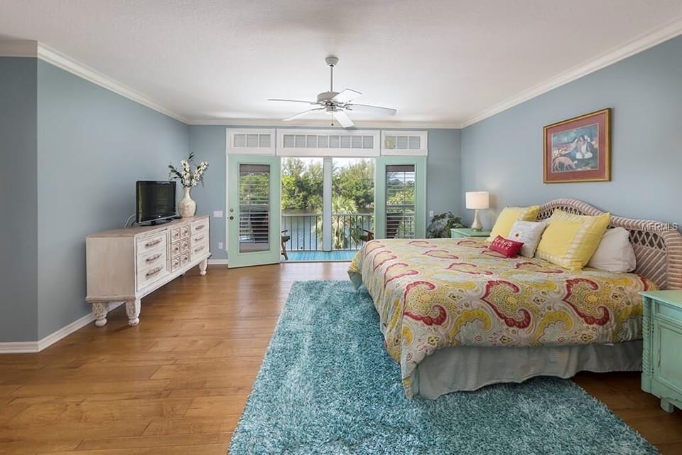 3rd floor Master bedroom with King bed, TV and en suite full bathroom