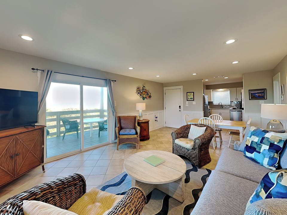 Open Living & Dining w/ Ocean Views
