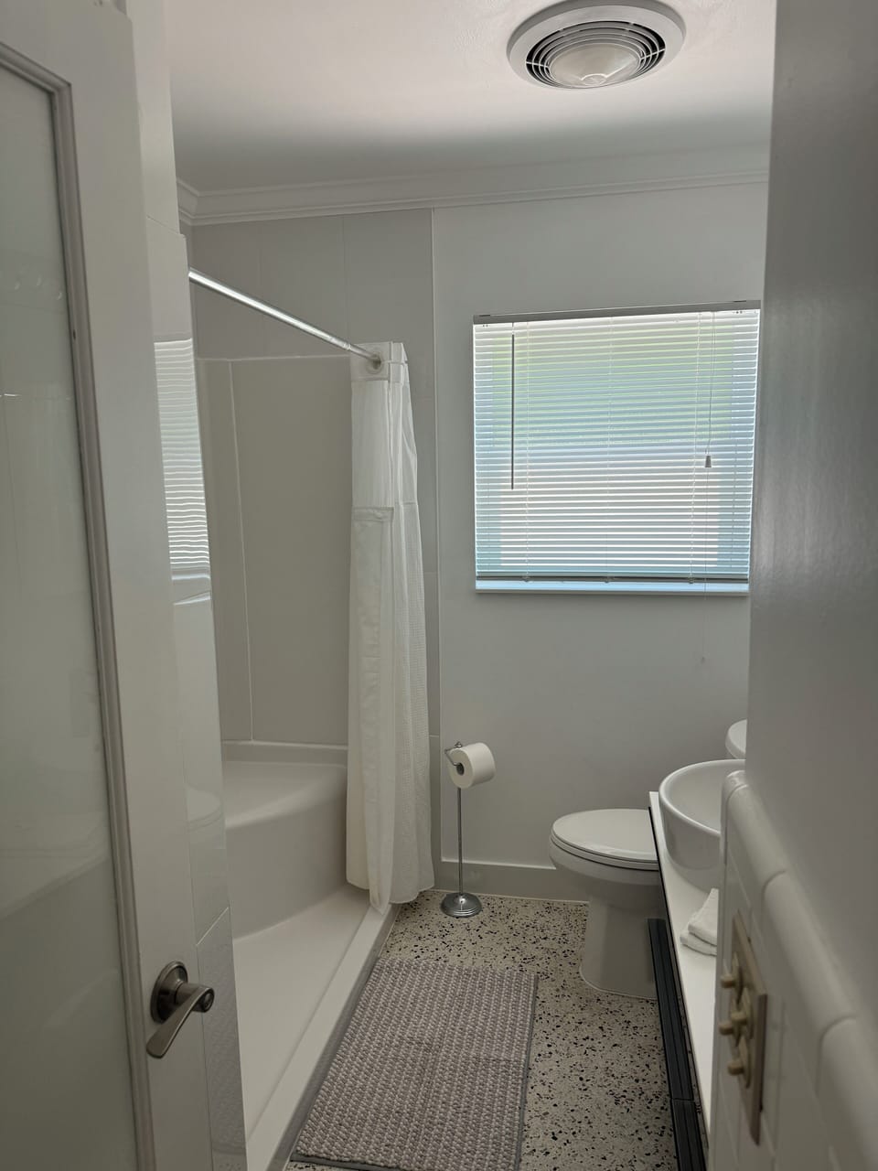 Full bathroom -shower only 