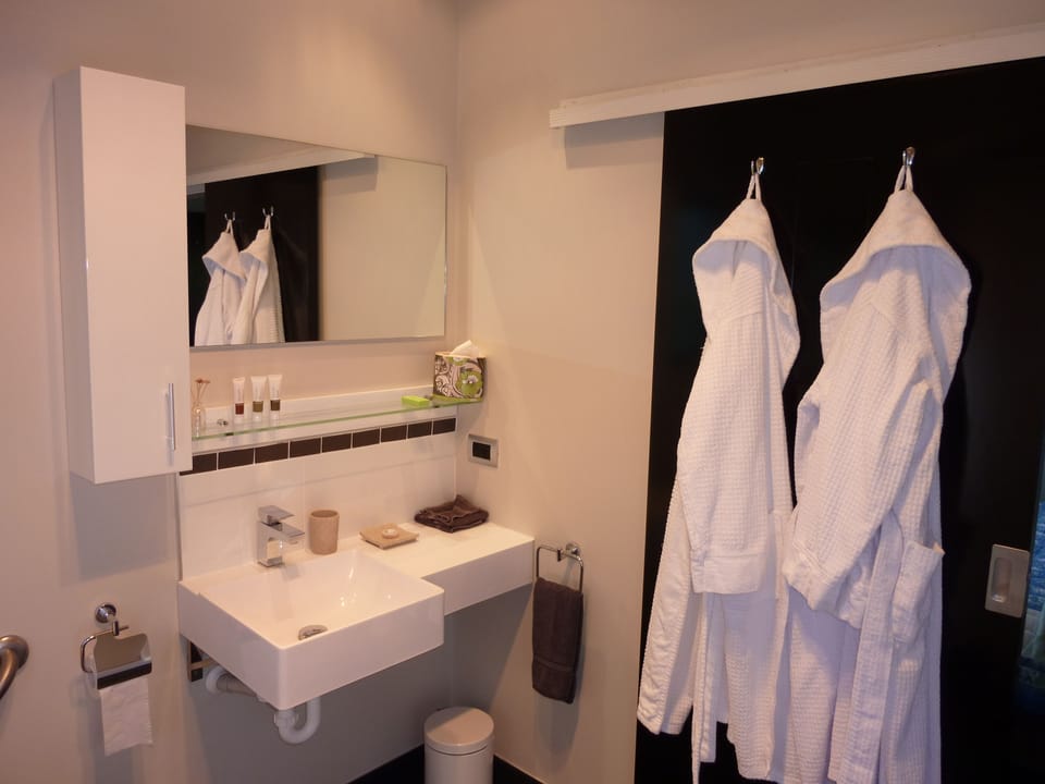 Double Room, Accessible (Kea Room) | Bathroom | Shower, free toiletries, hair dryer, bathrobes
