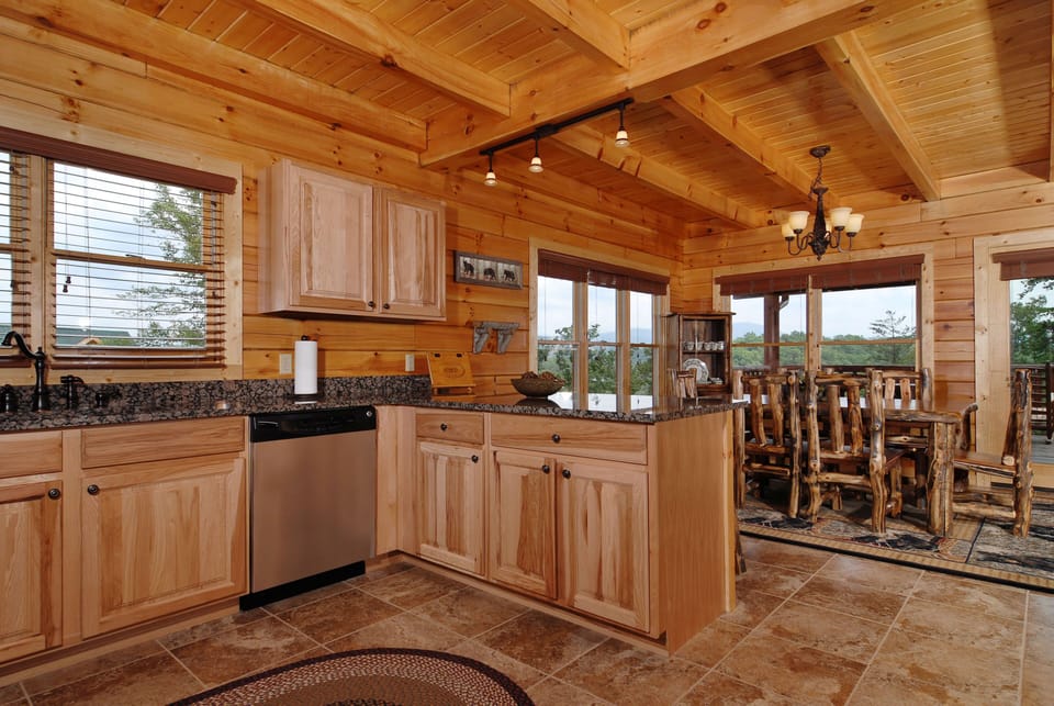 Smoky Mountain Family Friendly Cabin "A Cabin of Dreams" - Kitchen and dining area