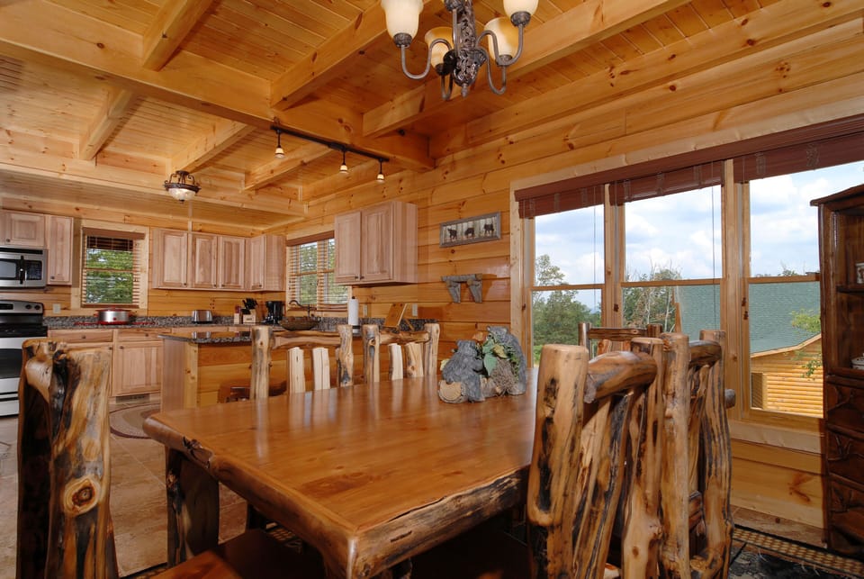 Family Friendly Cabin in the Smokies "A Cabin of Dreams" - Dining table