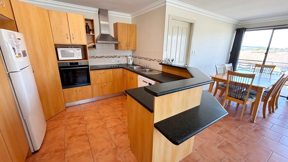 Kitchen and dining area.