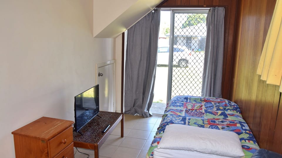 Fourth bedroom.