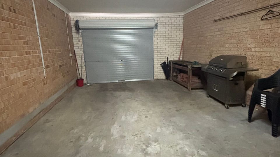 Garage. 