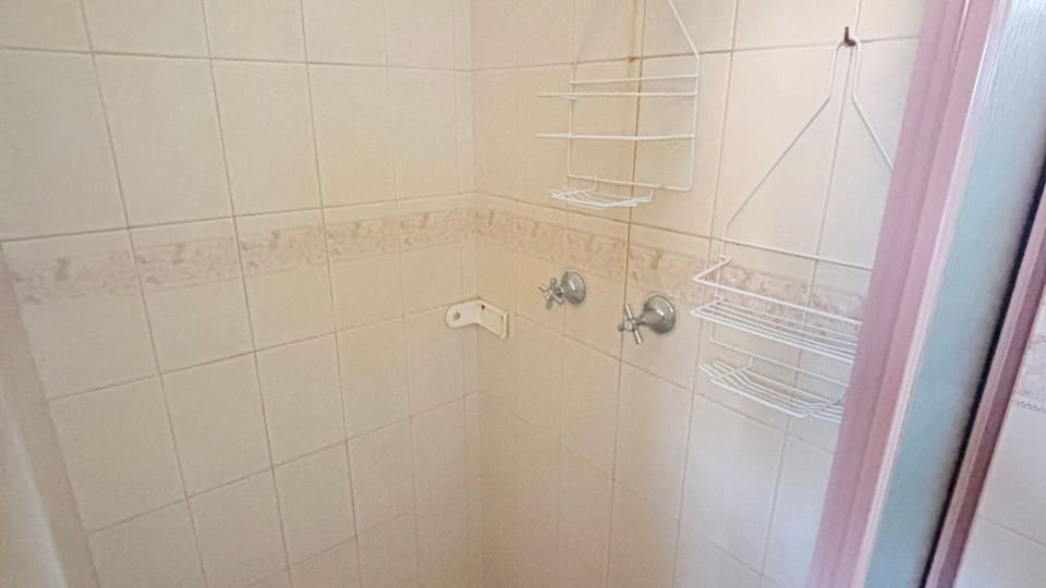Main bathroom. 