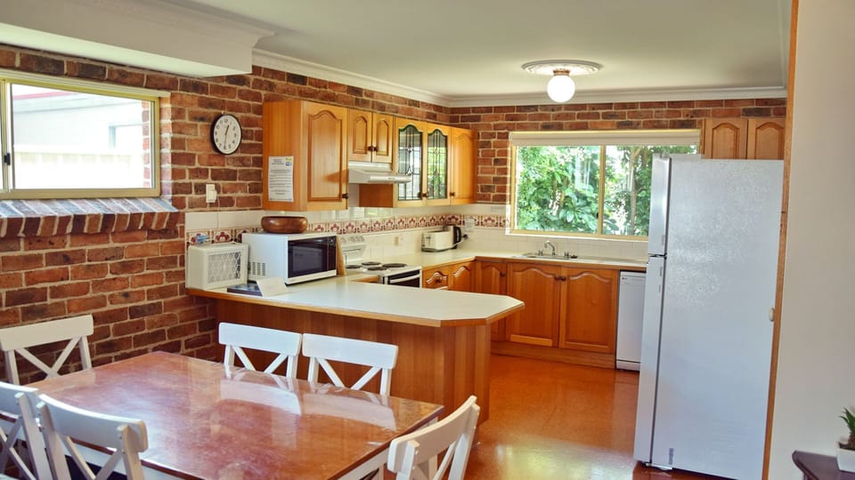 Kitchen and dining area. 