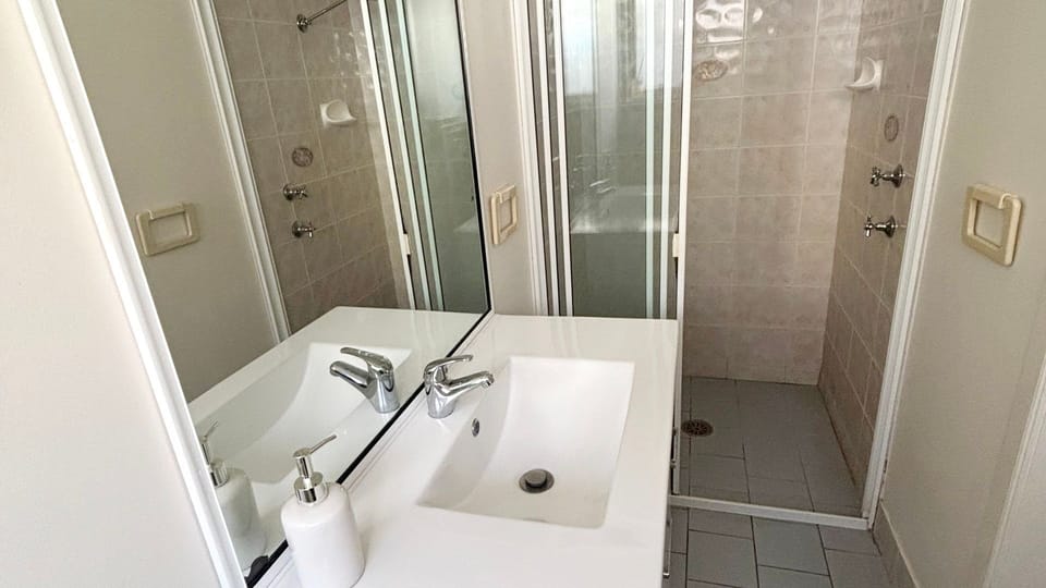 Master ensuite. 