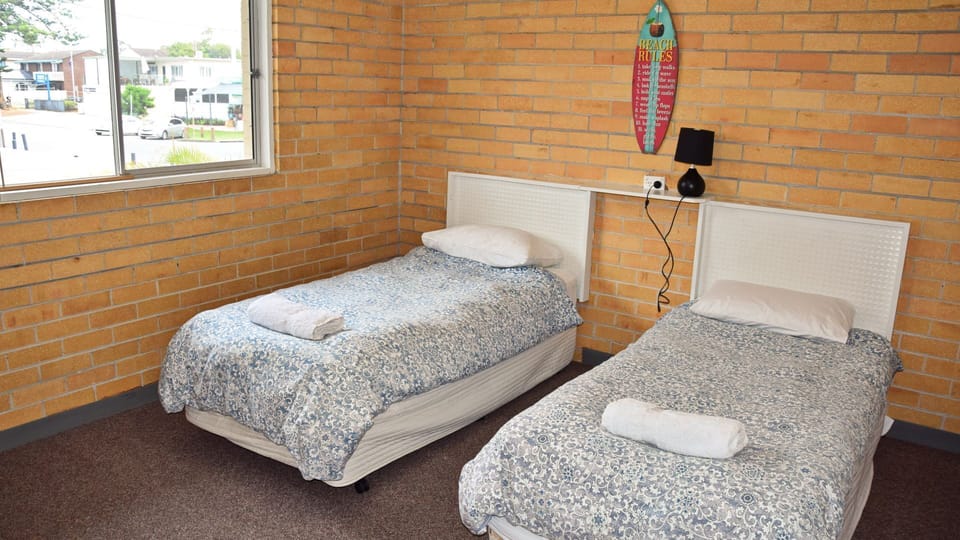 Second bedroom.