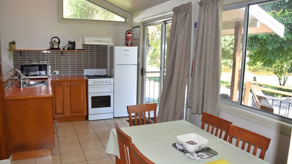Kitchen and dining area.