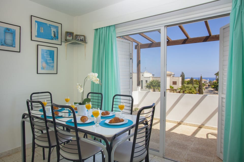 Apartment, 2 Bedrooms, 2 Bathrooms | Dining