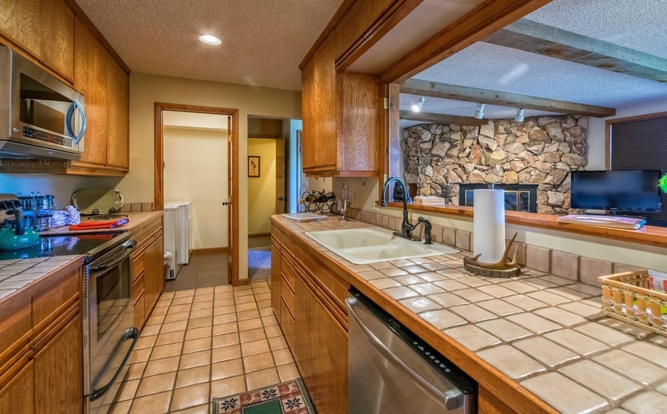 House, 2 Bedrooms | Private kitchen | Microwave, dishwasher, coffee/tea maker