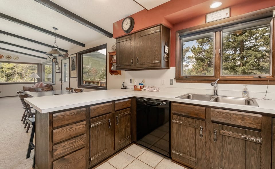 House, 4 Bedrooms | Private kitchen | Microwave, dishwasher, coffee/tea maker