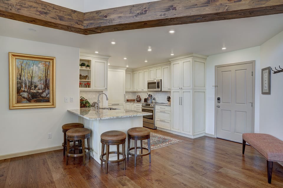 Condo, 2 Bedrooms | Private kitchen | Oven, coffee/tea maker, toaster