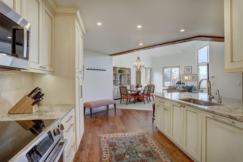 Condo, 2 Bedrooms | Private kitchen | Oven, coffee/tea maker, toaster