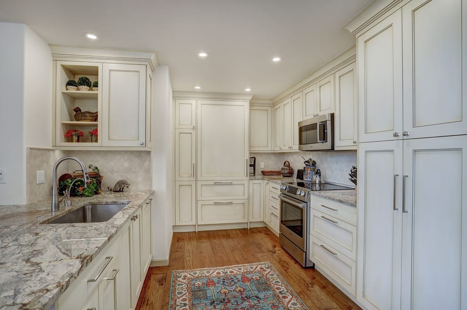 Condo, 2 Bedrooms | Private kitchen | Oven, coffee/tea maker, toaster