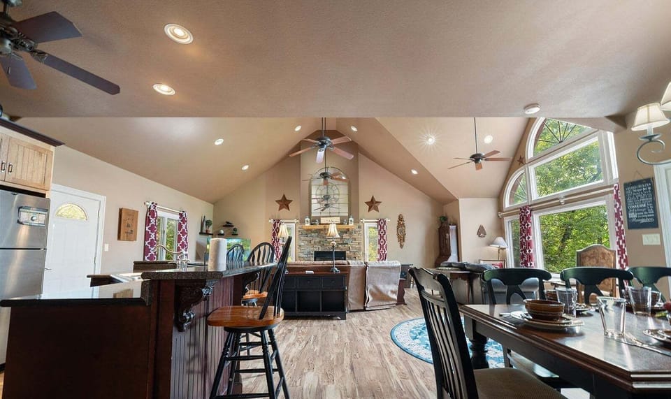 Chalet, 2 Bedrooms | Dining