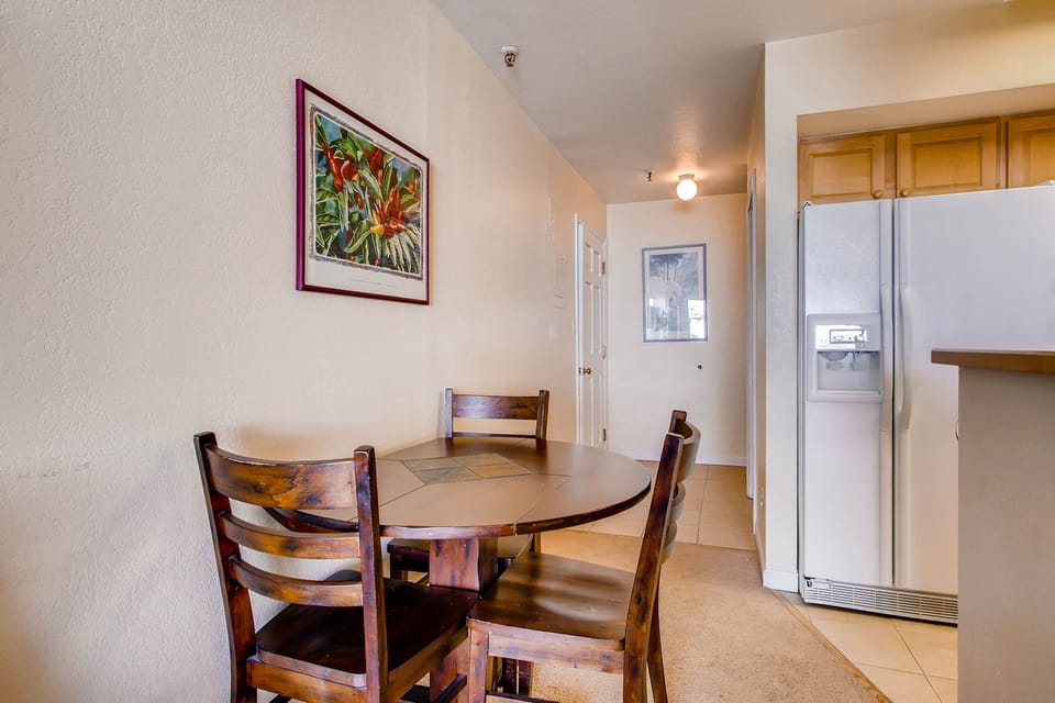 Condo, 1 Bedroom | Dining