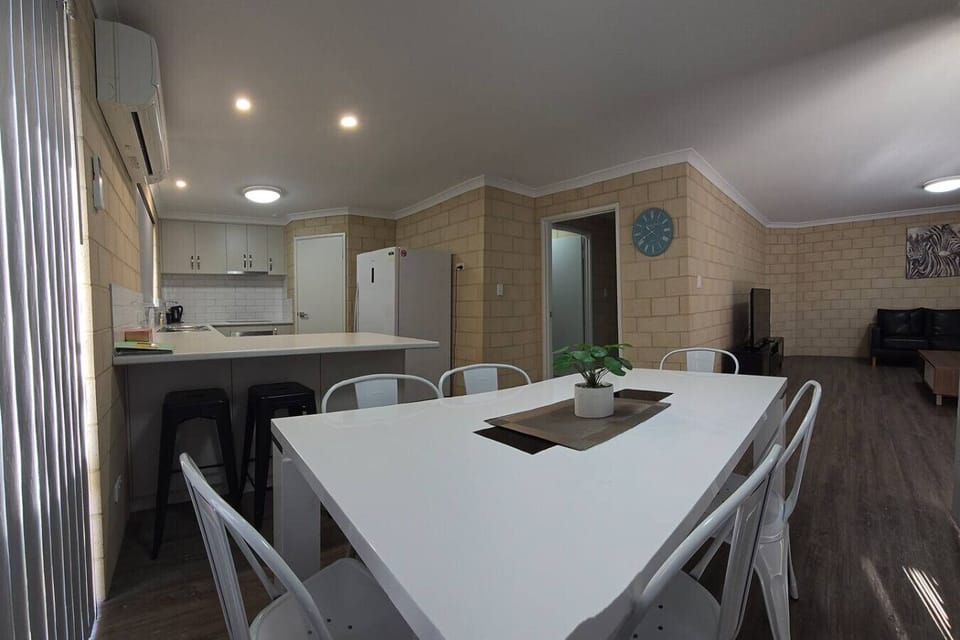 Kitchen/Dining