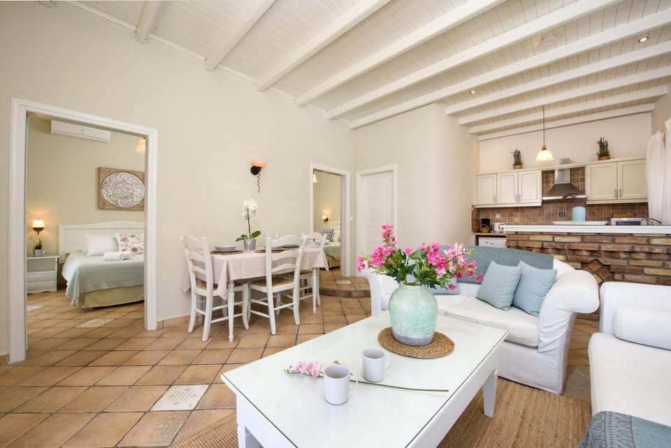 Exclusive Apartment, 2 Bedrooms, Balcony, Sea View | Living area | TV, books